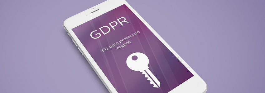 Smartphone with a picture of a key and the Texte &quot;GDPR&quot;